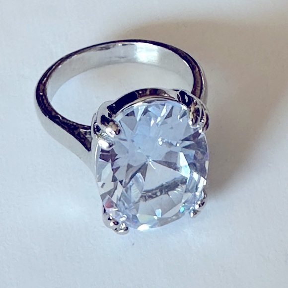 Brand New Cocktail Ring Large Synthetic Zirconia. - Picture 4 of 8